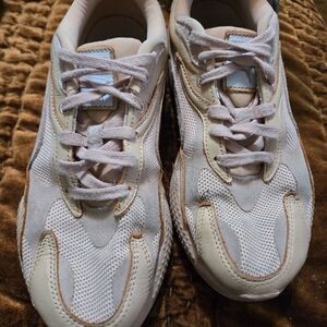 Puma Women's Sneakers in Cream and Pink